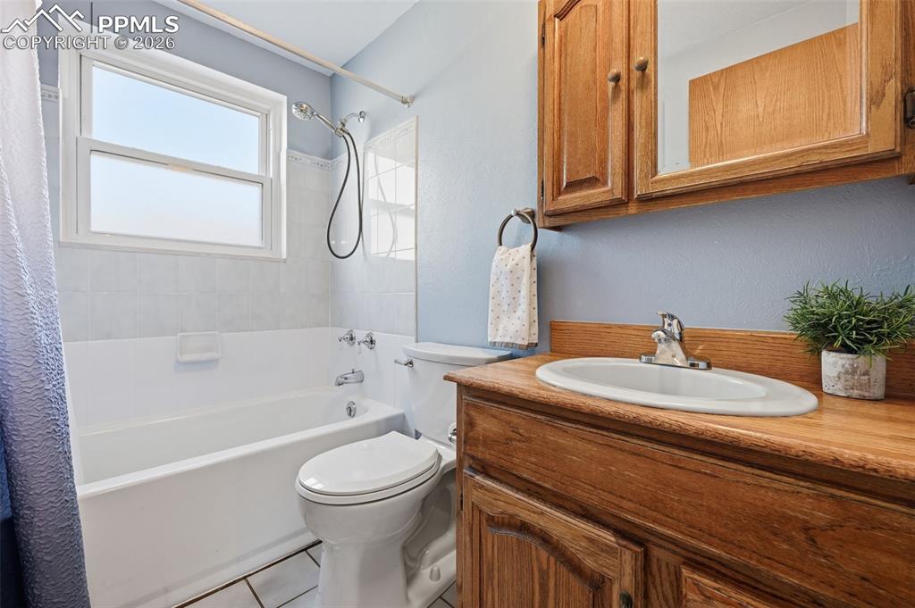 Image 20 of 36: Bathroom