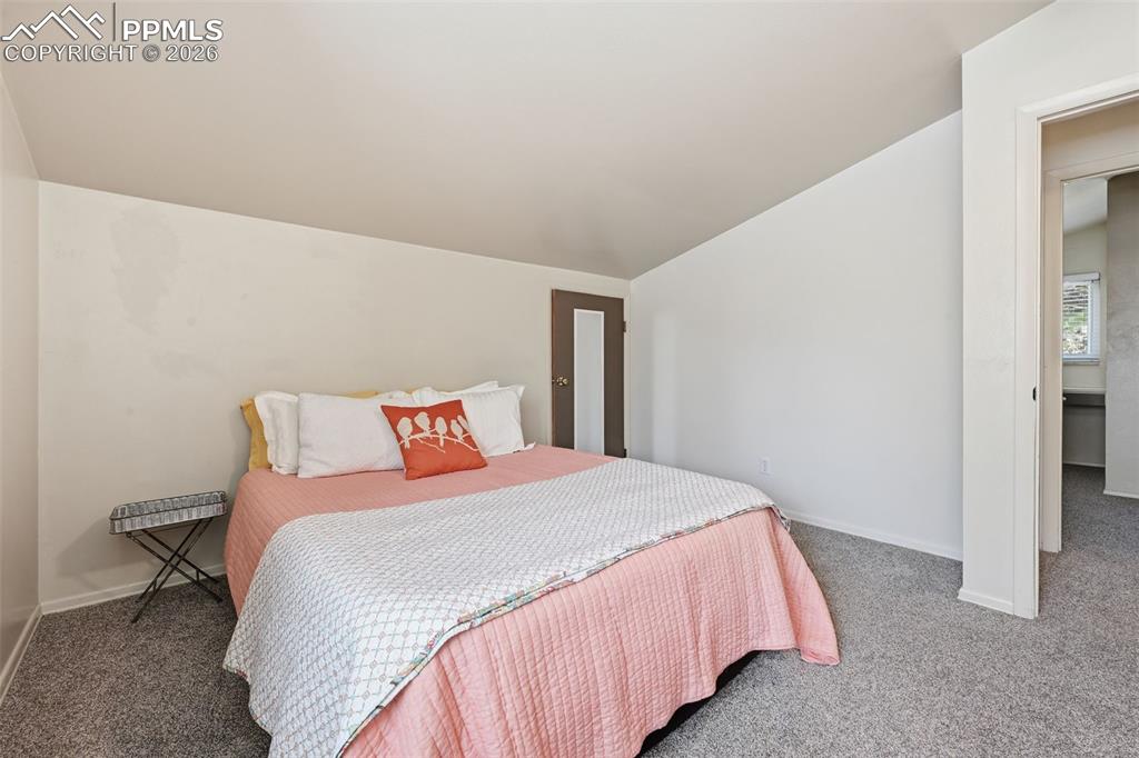 Image 21 of 36: Bedroom