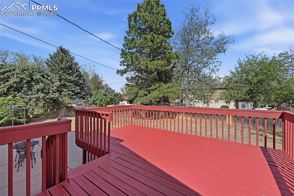 Image 27 of 36: Deck