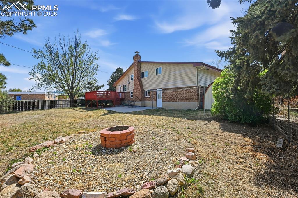 Image 30 of 36: Back of Structure