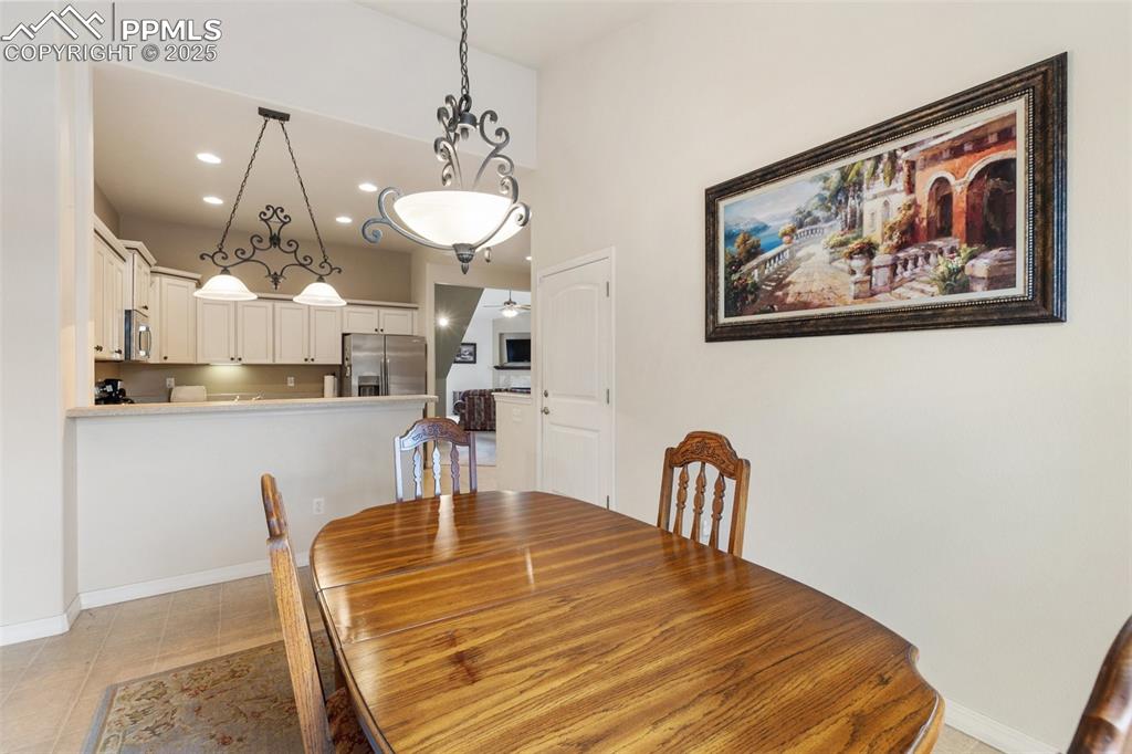 Image 10 of 27: Dining Area