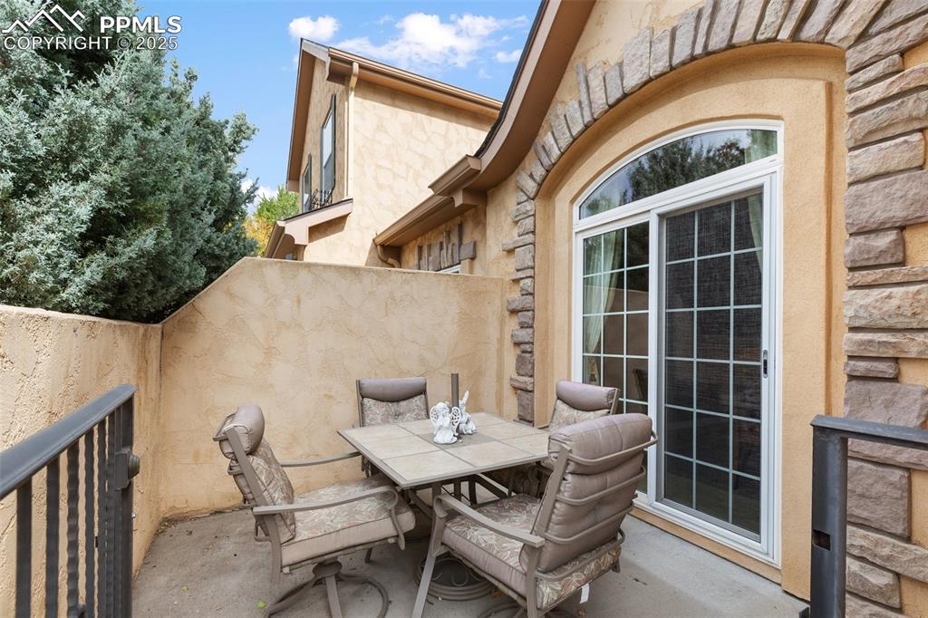 Image 25 of 27: Patio