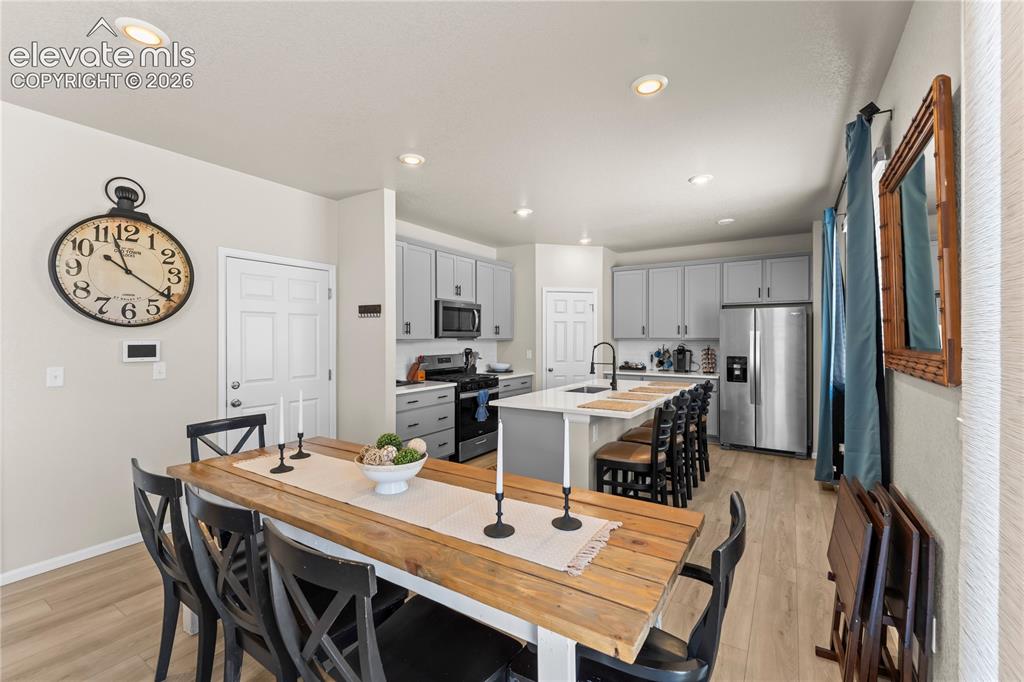 Image 15 of 35: Dining Area