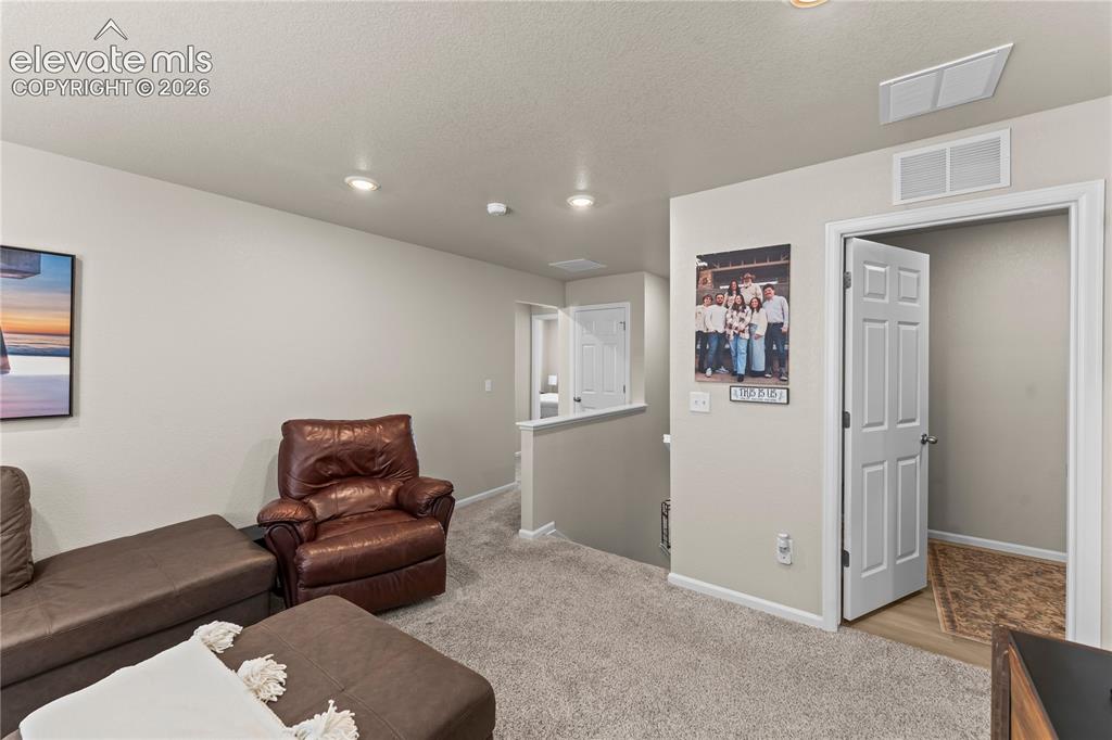 Image 19 of 35: Loft