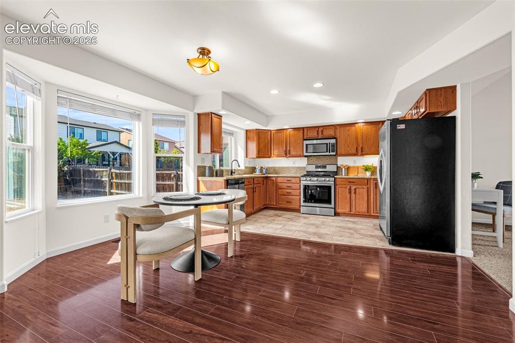 Image 12 of 50: Kitchen