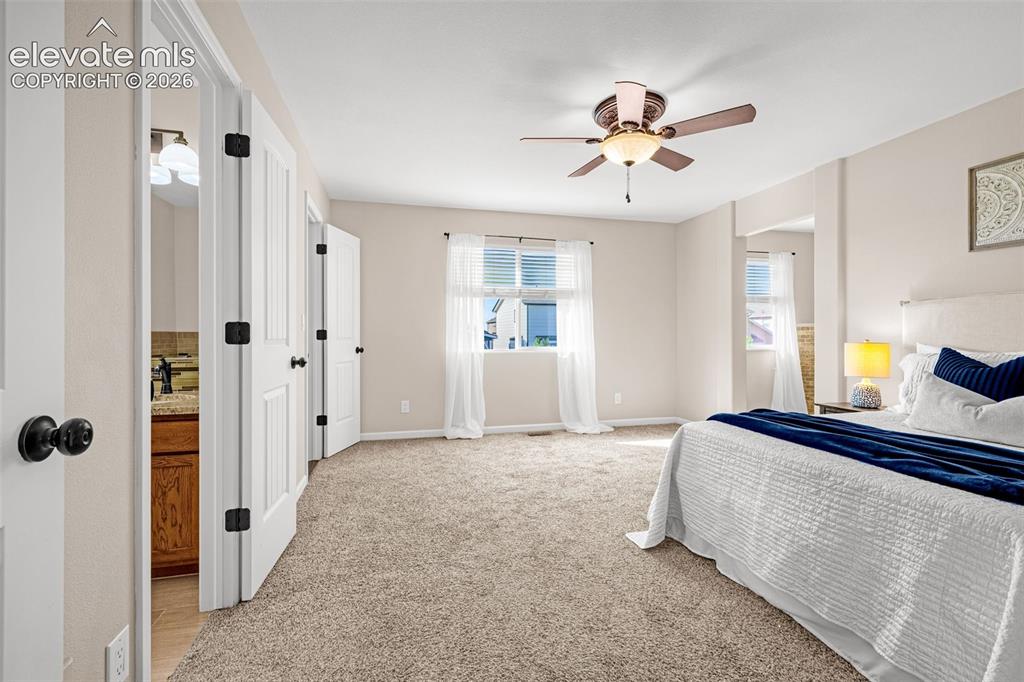 Image 19 of 50: Bedroom