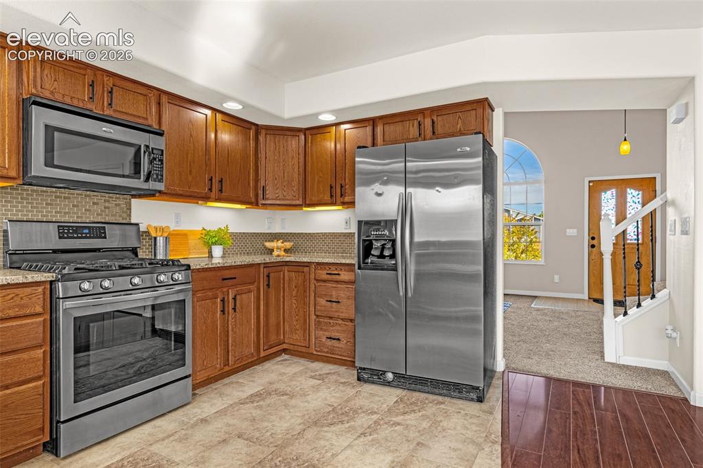 Image 8 of 50: Kitchen