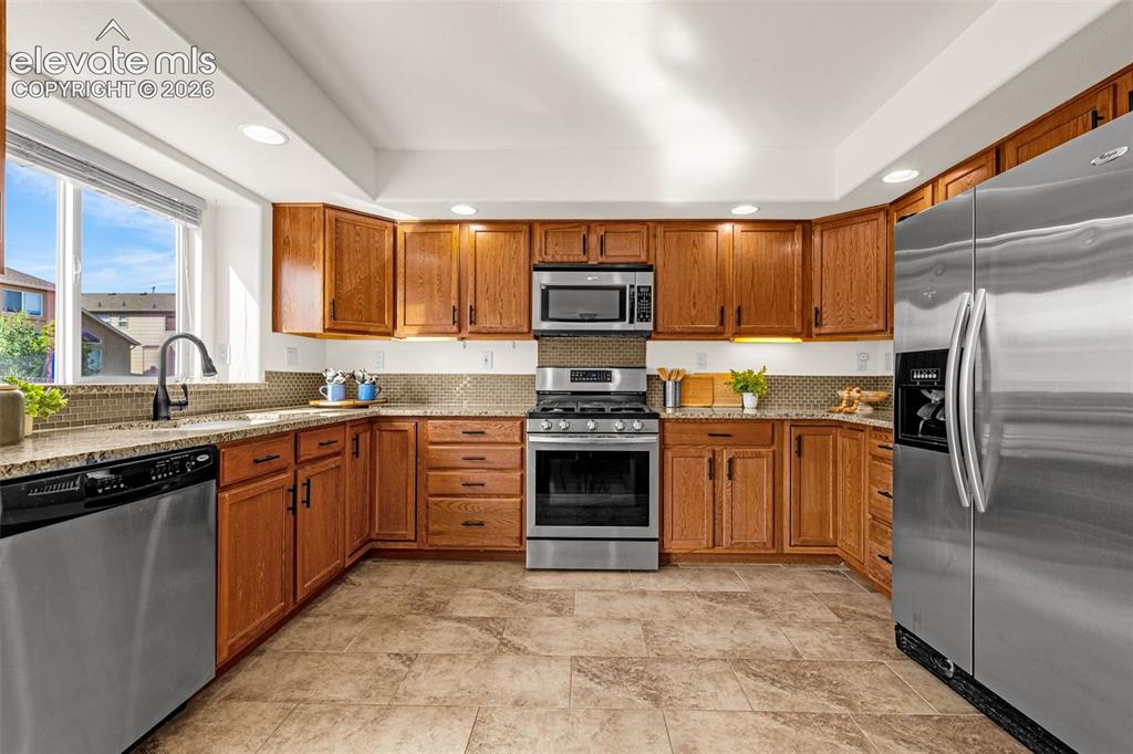 Image 9 of 50: Kitchen