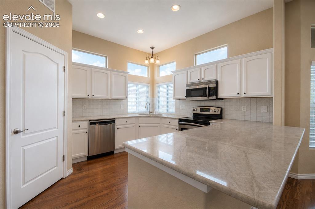 Image 11 of 29: Kitchen