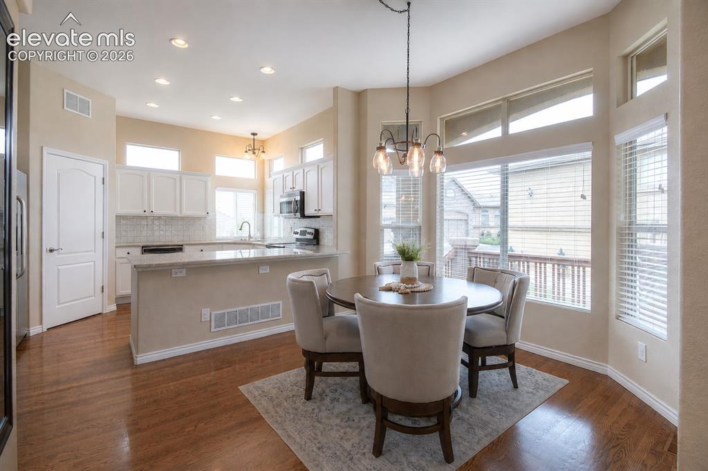 Image 14 of 29: Dining Area