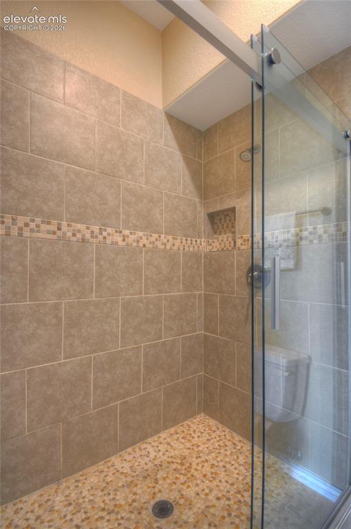 Image 17 of 29: Bathroom