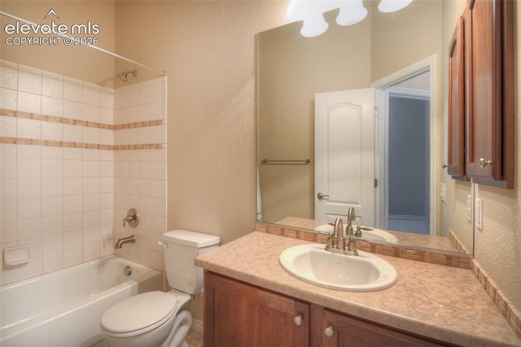 Image 19 of 29: Bathroom