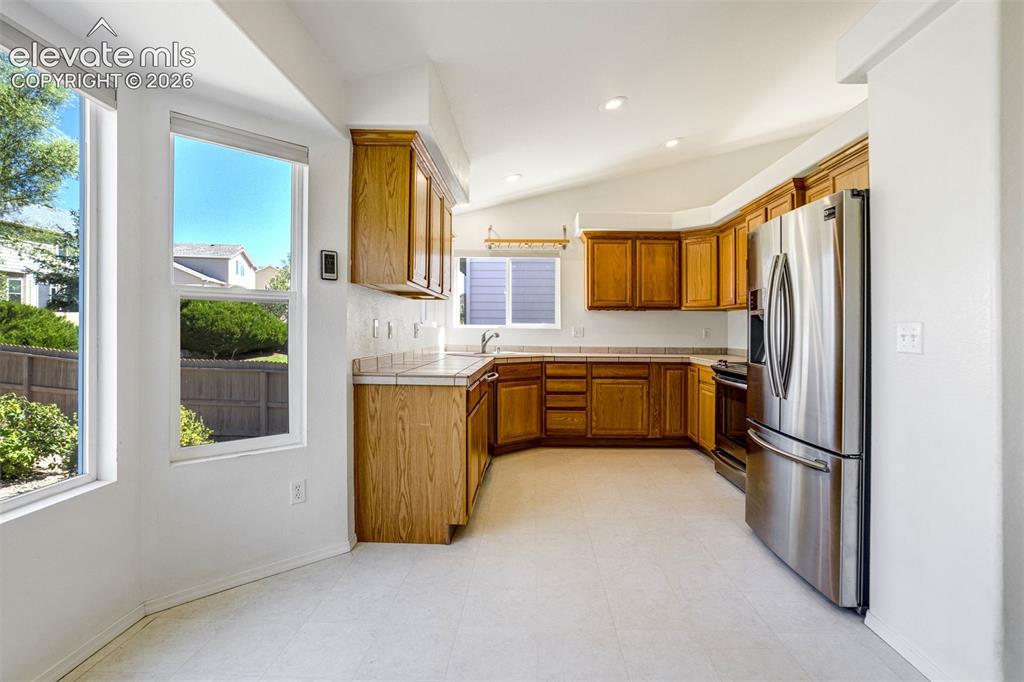 Image 12 of 50: Kitchen