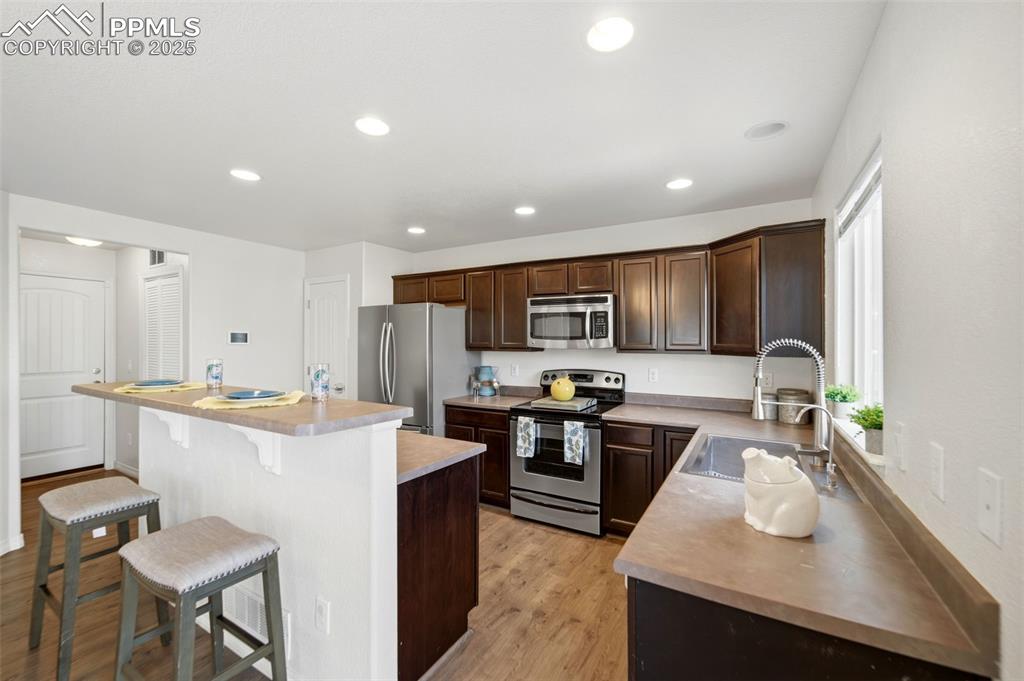 Image 11 of 38: Kitchen