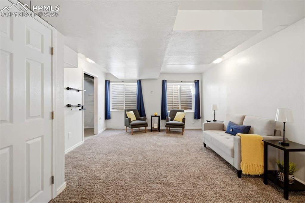 Image 23 of 38: Sitting Room