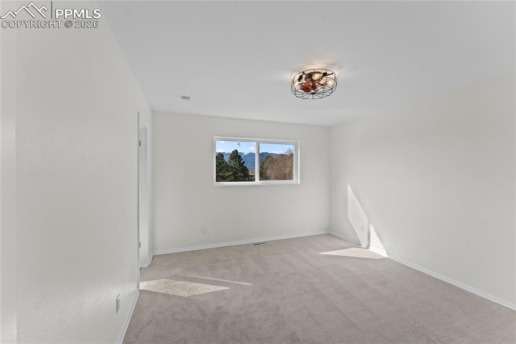 Image 23 of 47: Master bedroom 