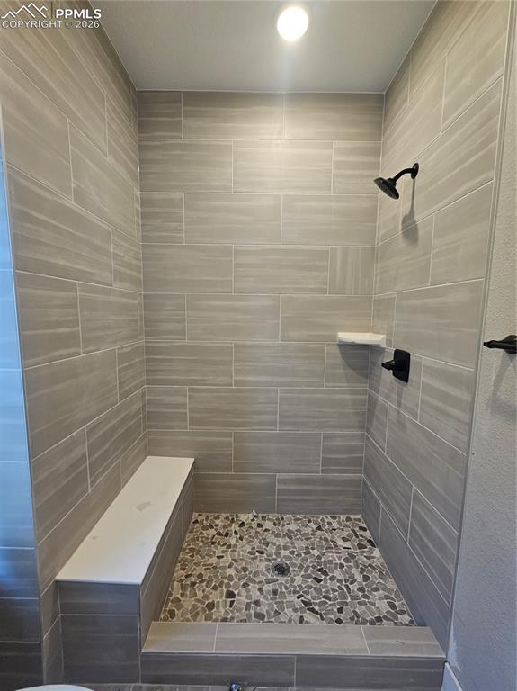 Image 10 of 15: Bathroom