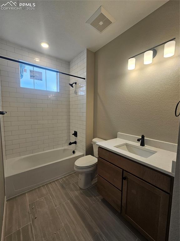 Image 15 of 15: Bathroom