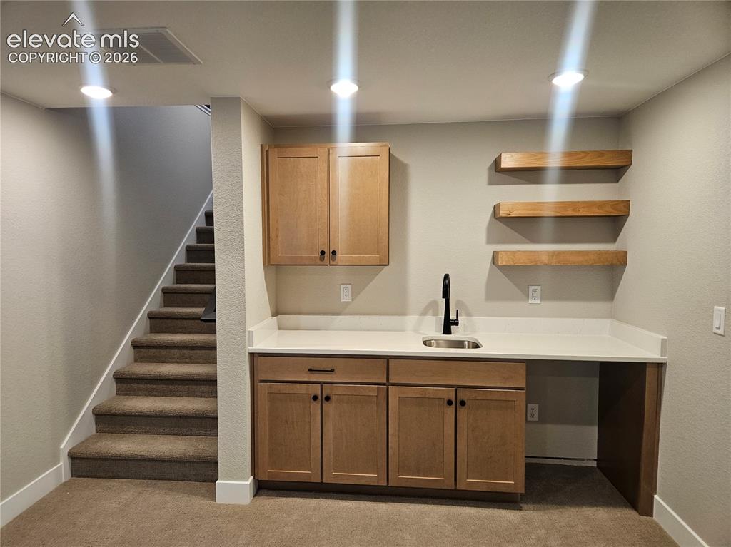 Image 19 of 20: Bar
