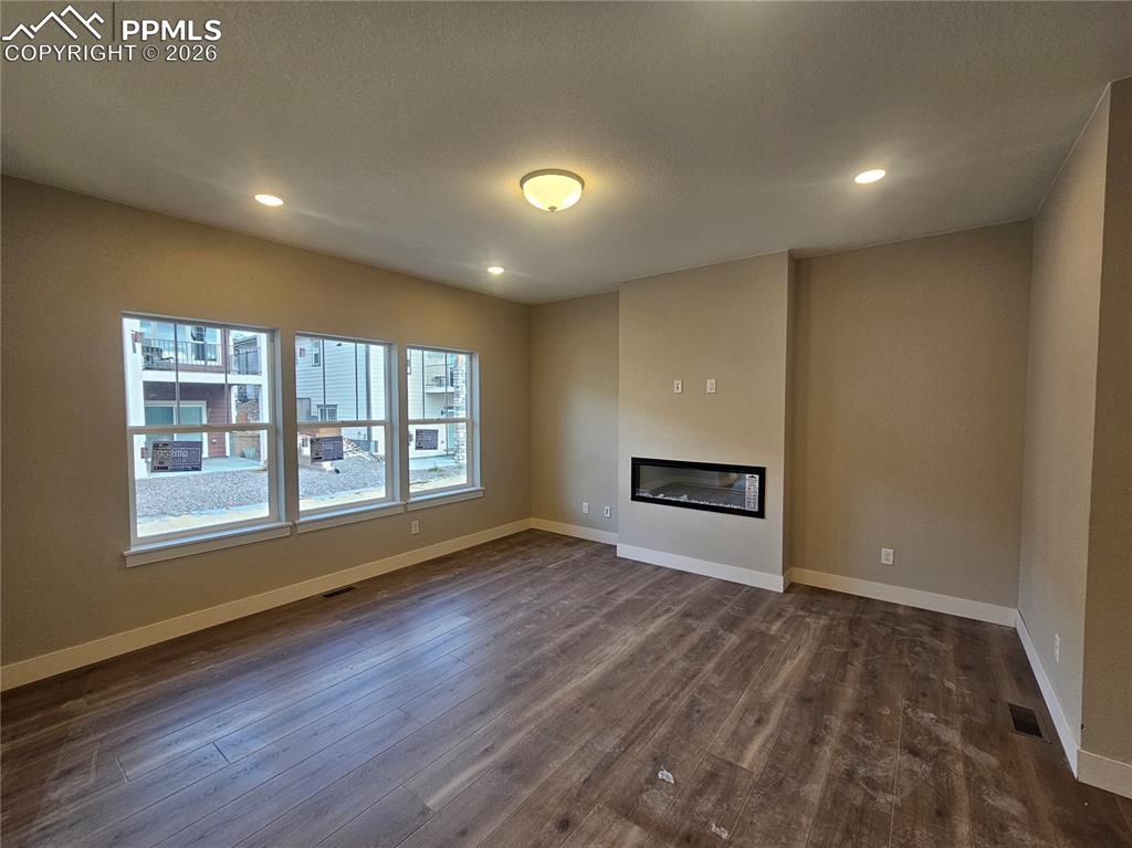 Image 4 of 15: Living Room