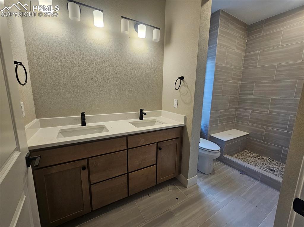 Image 9 of 15: Bathroom