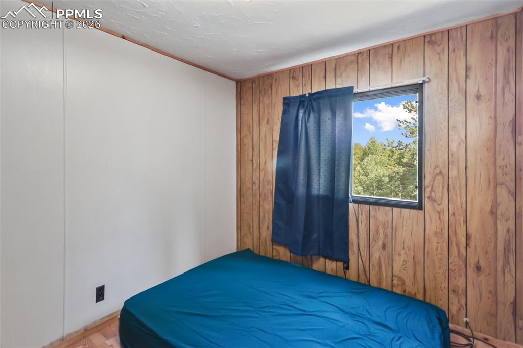 Image 12 of 23: Bedroom