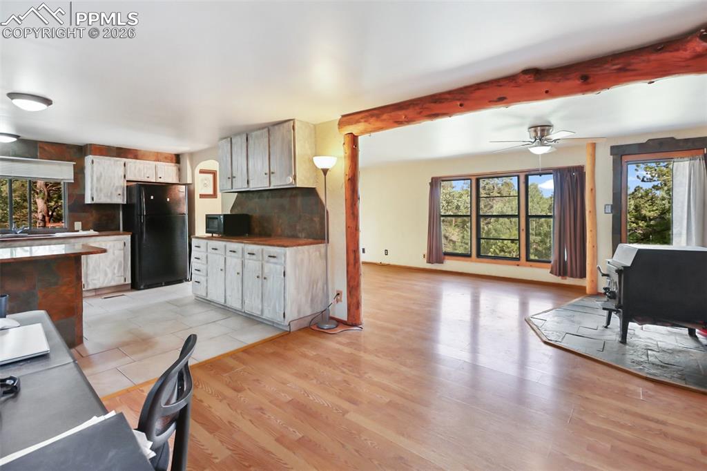 Image 8 of 23: Dining Area