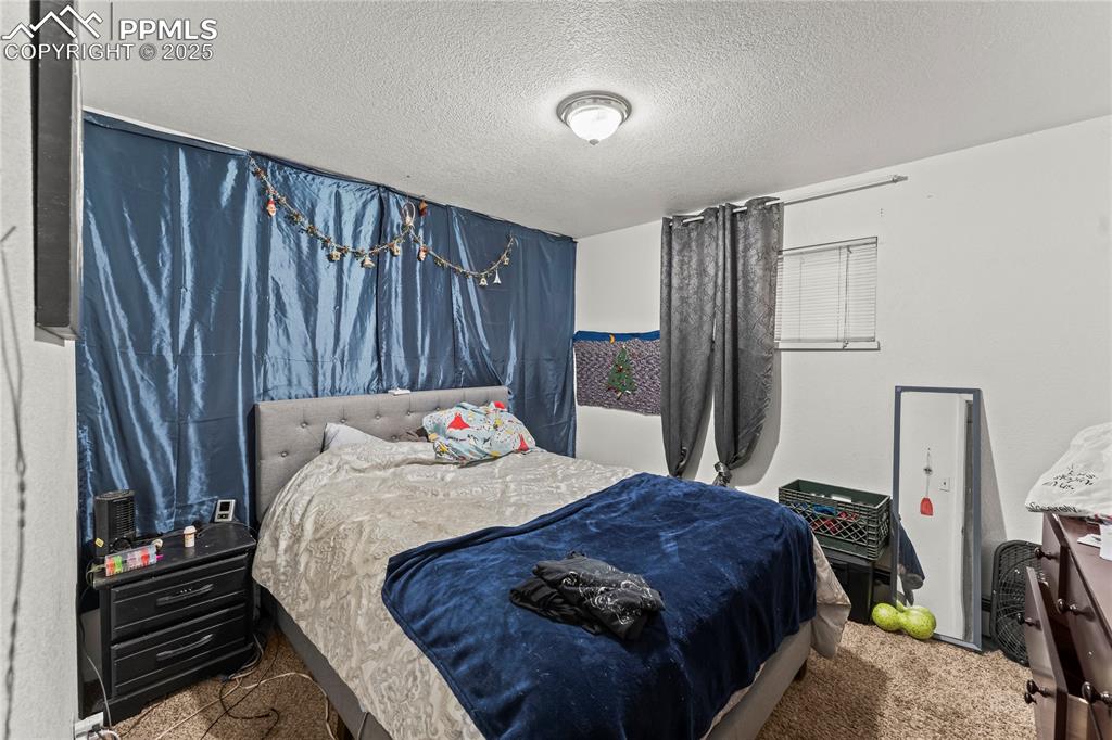 Image 19 of 28: Bedroom