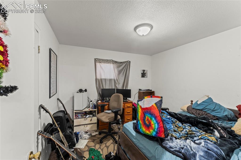 Image 20 of 28: Bedroom