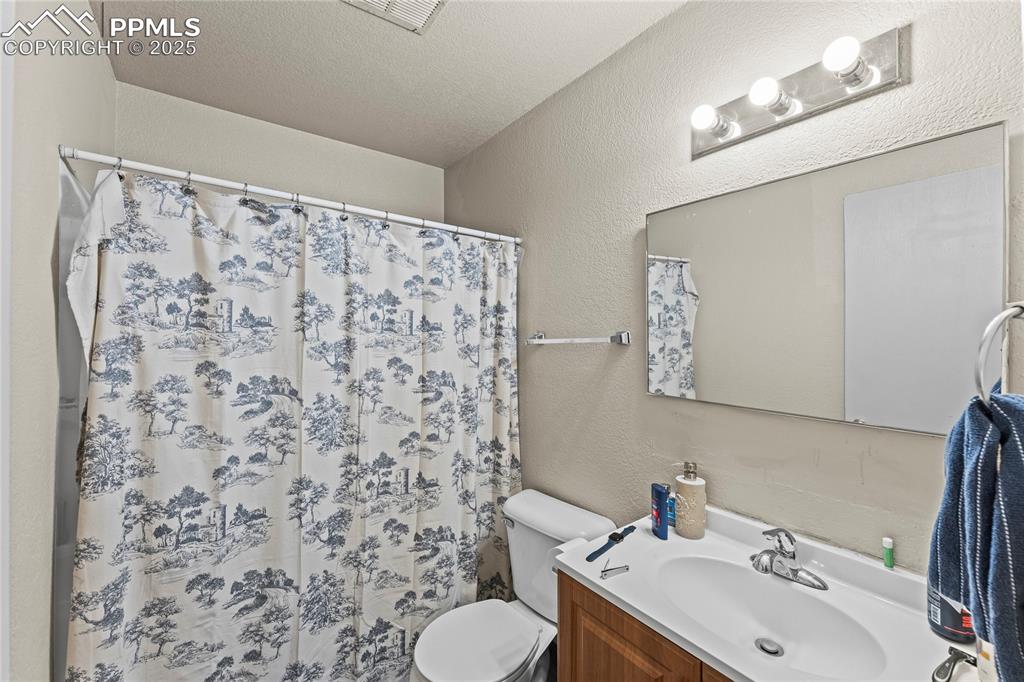 Image 9 of 28: Bathroom