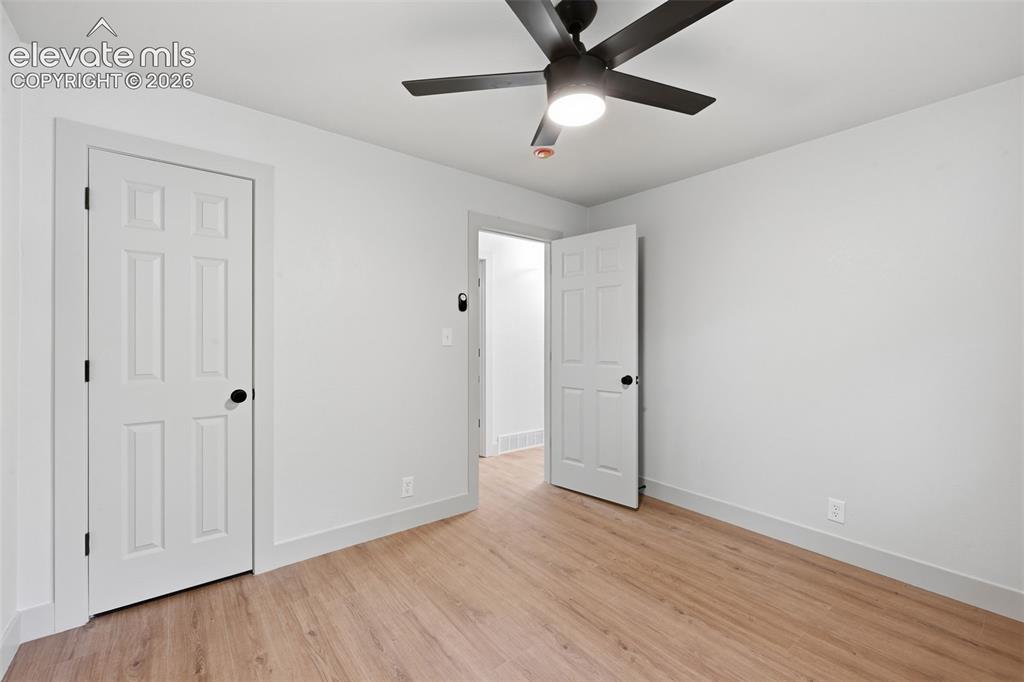 Image 16 of 30: Bedroom