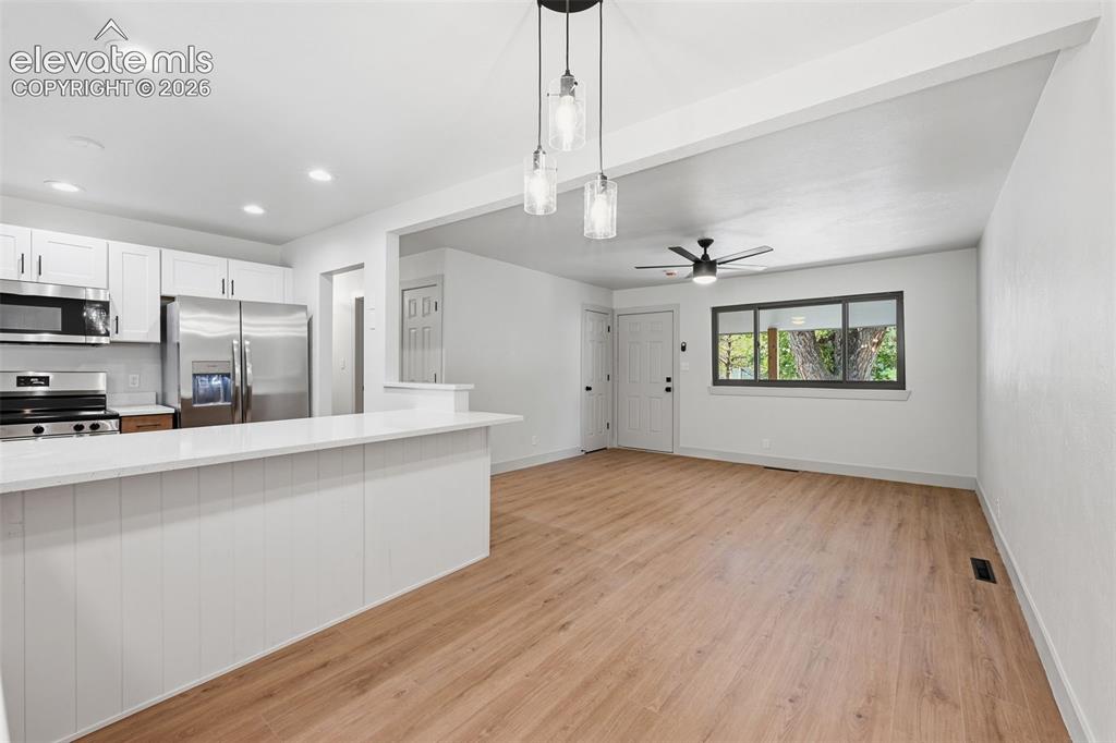 Image 6 of 30: Kitchen