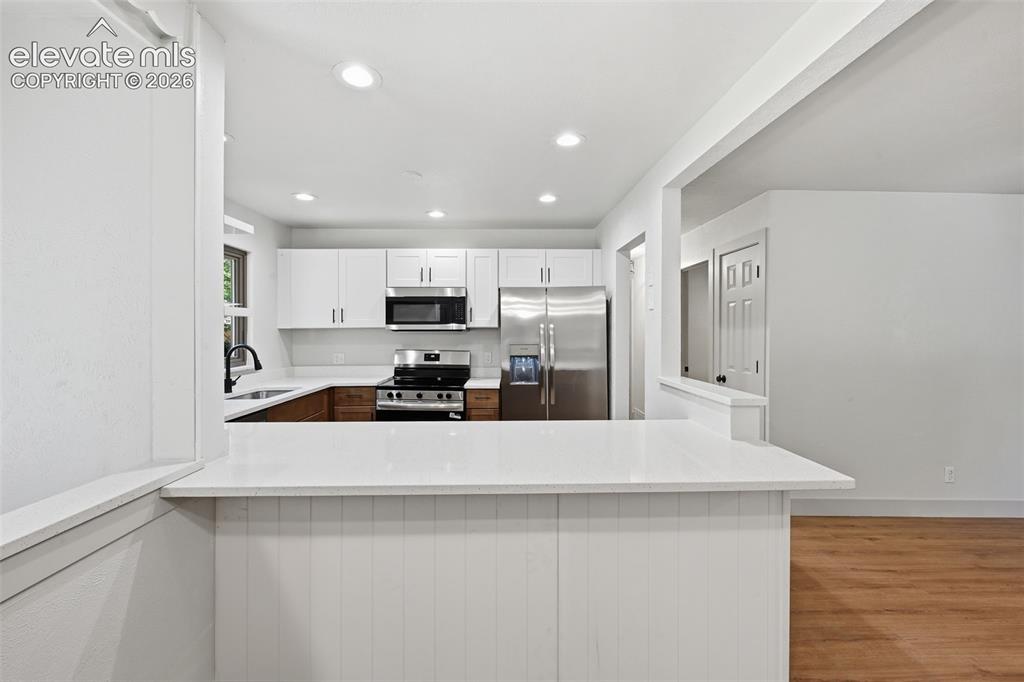 Image 7 of 30: Kitchen