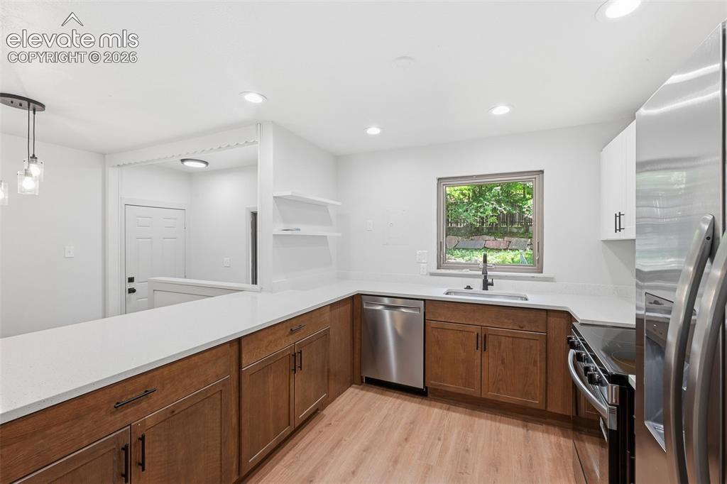 Image 8 of 30: Kitchen
