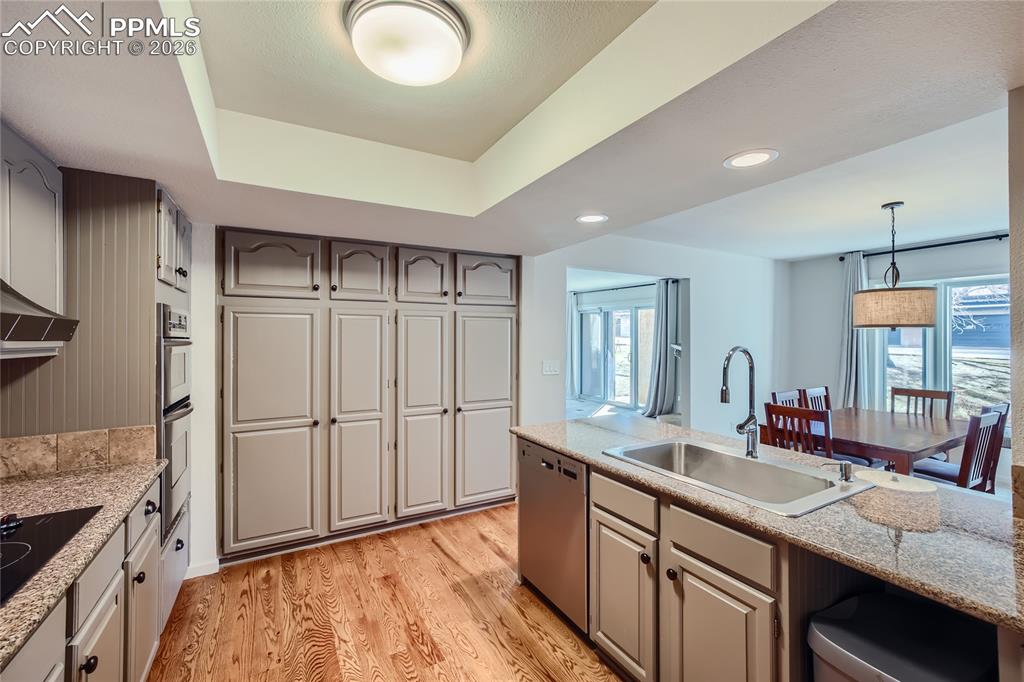 Image 12 of 26: Kitchen