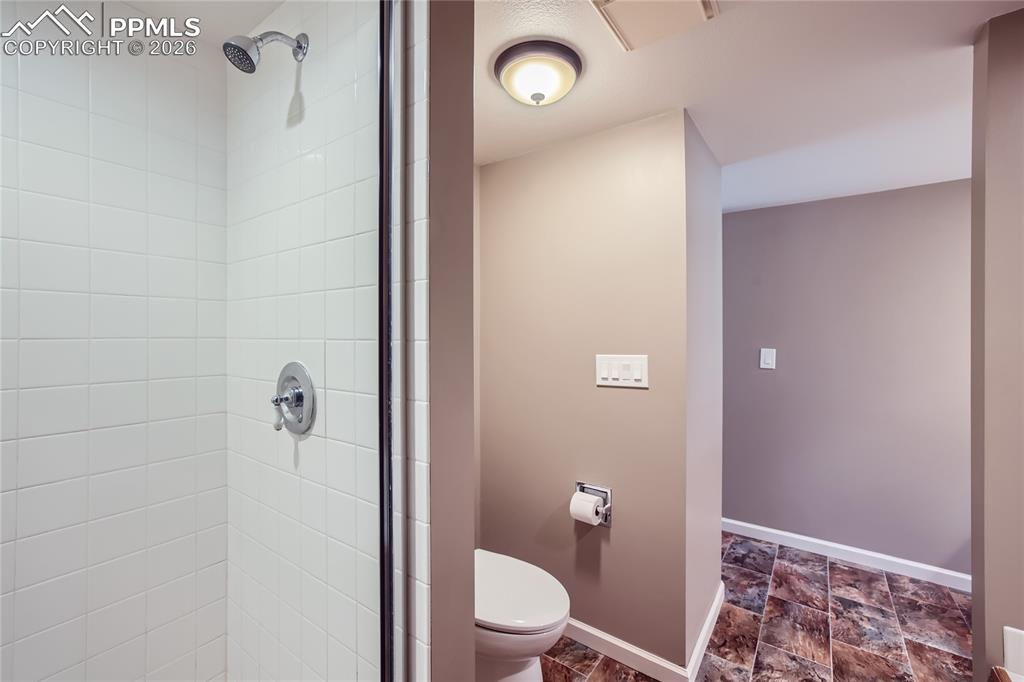 Image 19 of 26: Bathroom