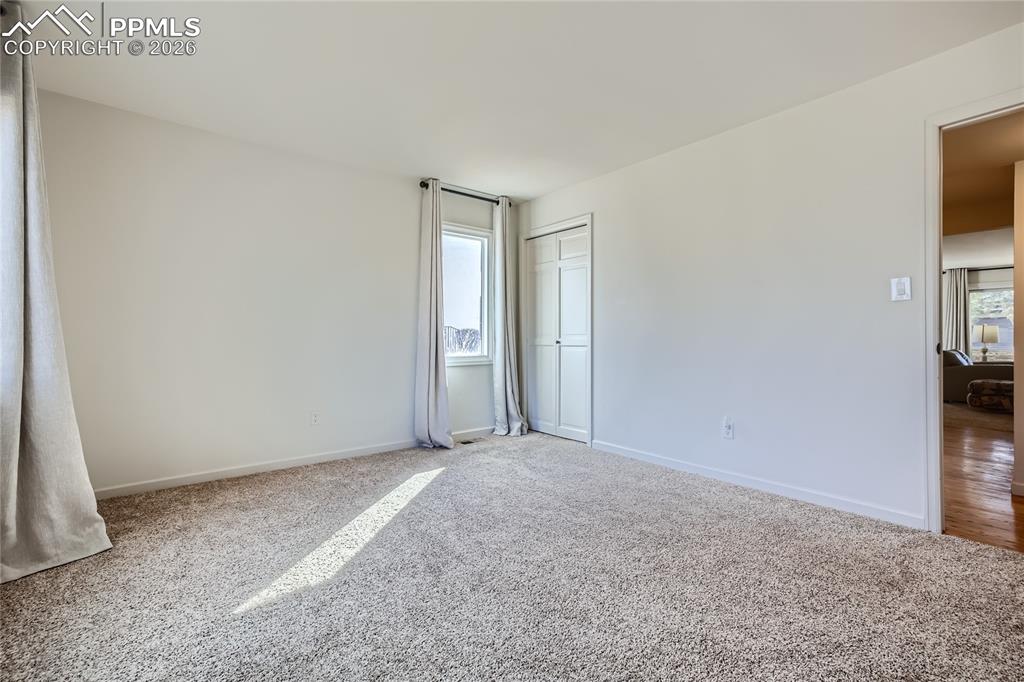 Image 21 of 26: Bedroom