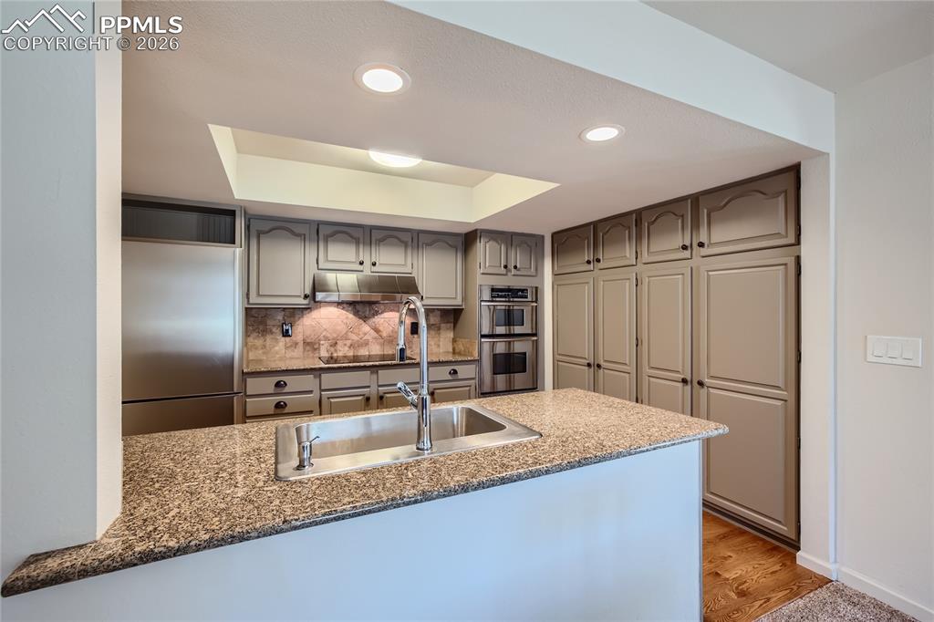 Image 9 of 26: Kitchen