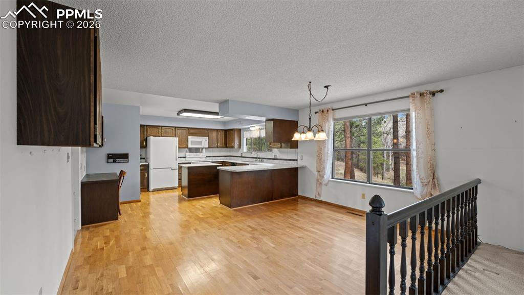 Image 11 of 47: Kitchen