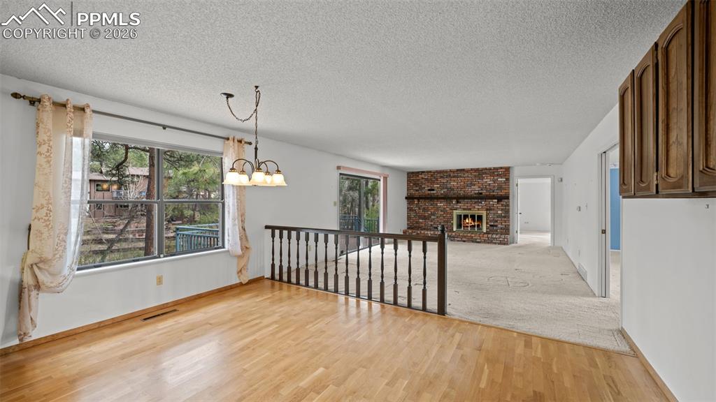 Image 16 of 47: Dining Area