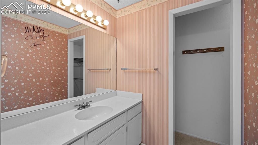 Image 21 of 47: Bathroom