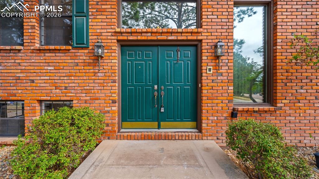 Image 4 of 47: Entry