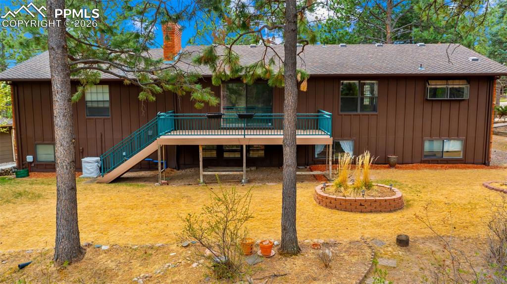 Image 40 of 47: Back of Structure