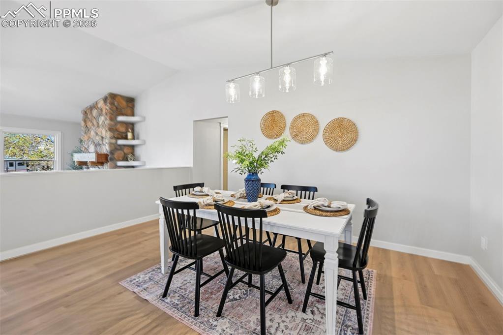 Image 10 of 50: Dining Area