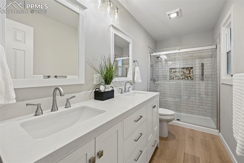 Image 19 of 50: primary ensuite bathroom