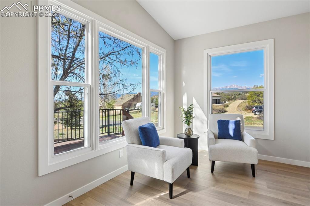 Image 6 of 50: Lots of natural light