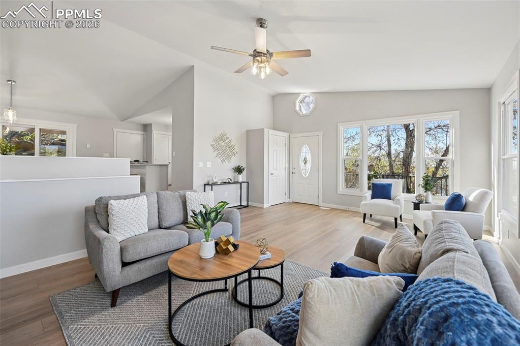 Image 8 of 50: Living Room