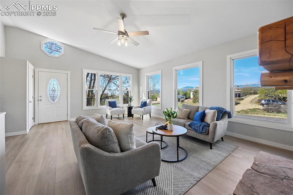 Image 9 of 50: Living Room