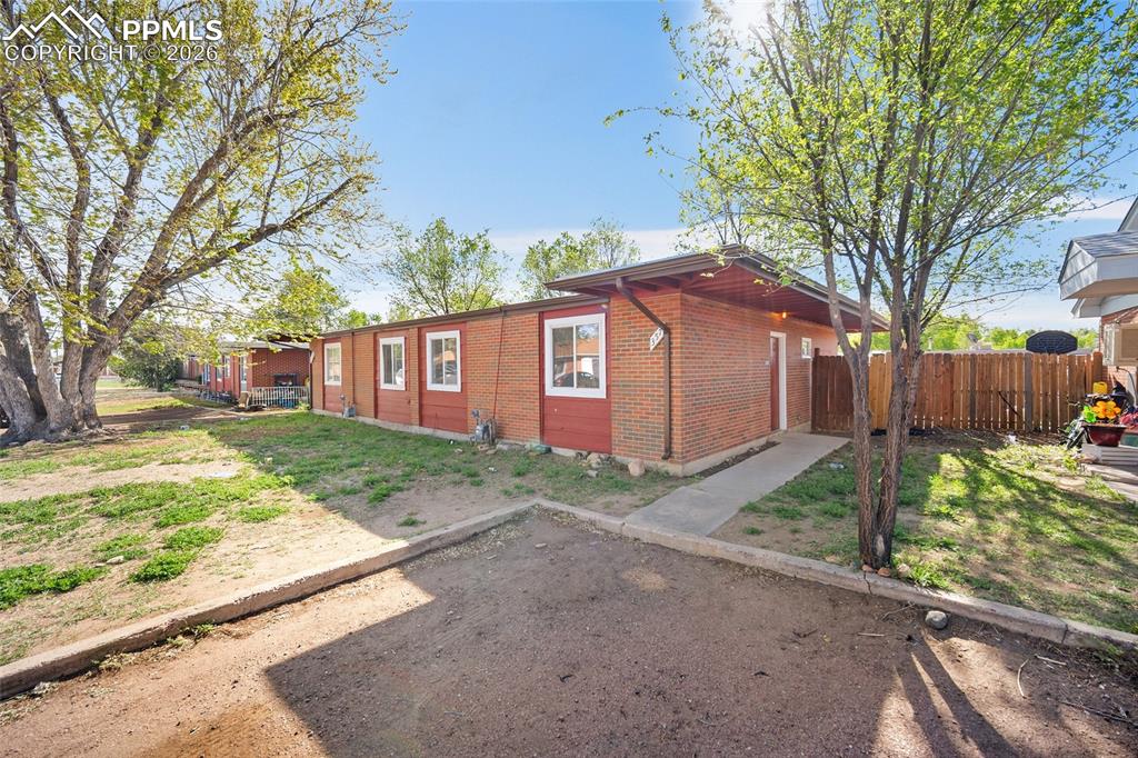 Image 2 of 20: Back of Structure