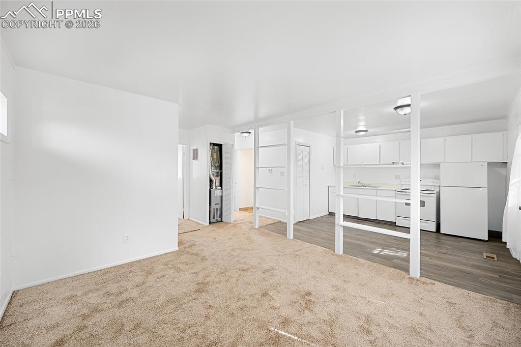 Image 6 of 20: Living Room